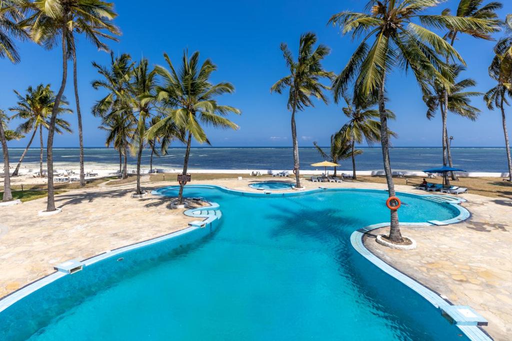 Sun and Sand Beach Resort image 7